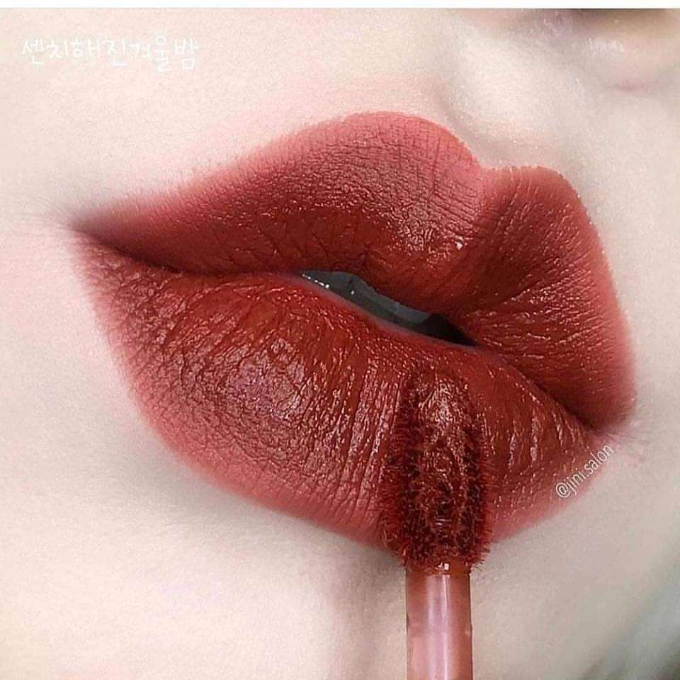 Với chất son kem lì Black Rouge Air Fit Velvet, đôi môi của bạn sẽ trở nên tinh tế và quyến rũ hơn bao giờ hết. Hãy thử sức với sản phẩm chất lượng này ngay nhé!