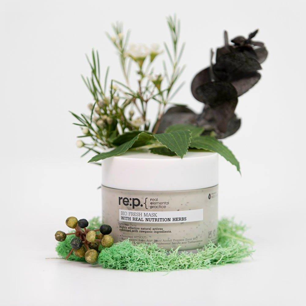Mặt nạ đất sét RE:P Bio Fresh Mask With Real Nutrition Herbs với chiết xuất từ cây hương thảo giúp chống oxy hóa và dưỡng ẩm cho da ( Nguồn: internet)